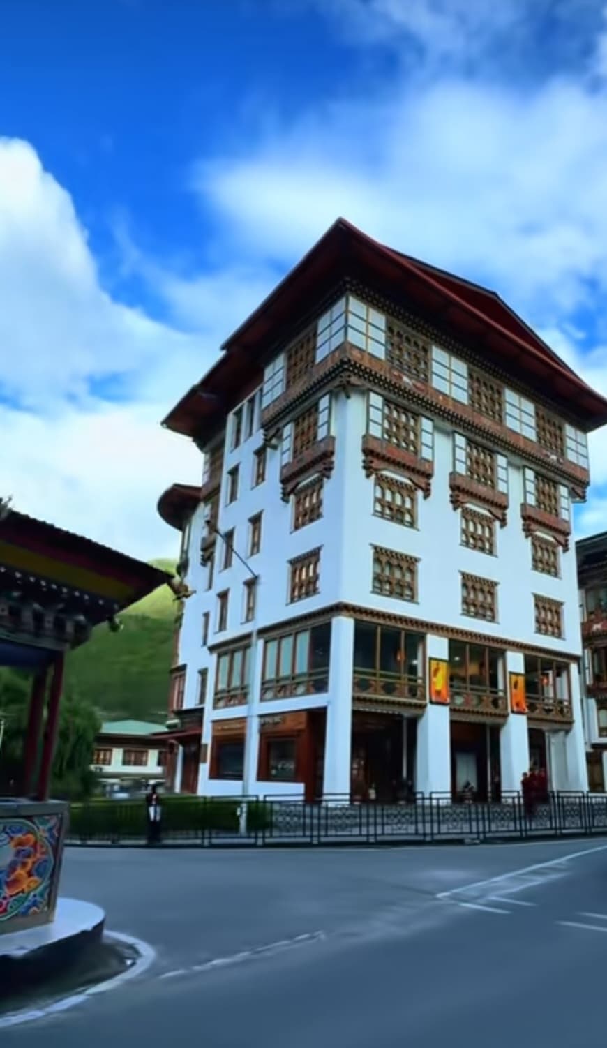 Lhaki Hotel