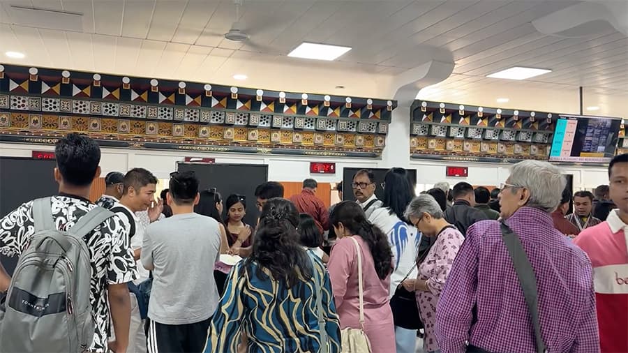 Guide shortage in Phuentshogling pushes up fees, some tourists turn back