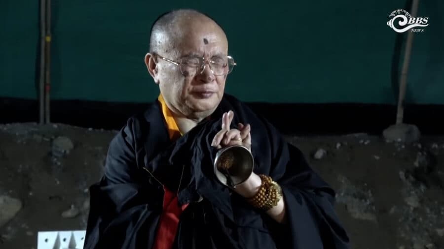 His Holiness the Je Khenpo conducts Si Nyon ritual at project 108 sites